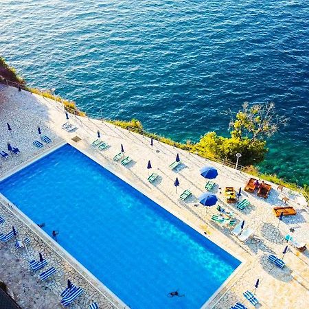 Villa Amos At Aquamarine Residence Vlore Exterior photo