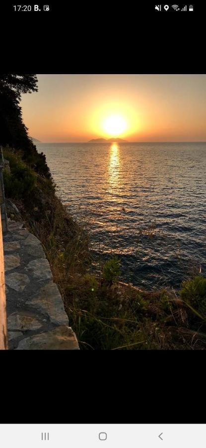 Villa Amos At Aquamarine Residence Vlore Exterior photo