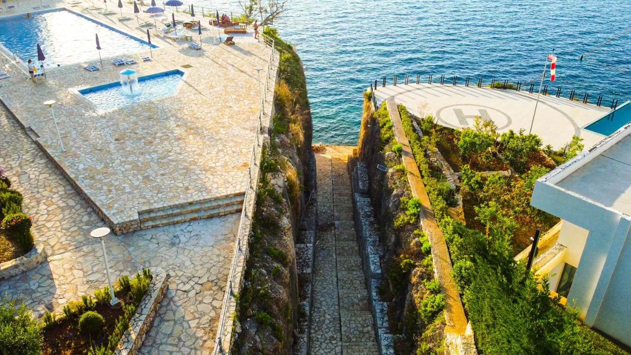 Villa Amos At Aquamarine Residence Vlore Exterior photo