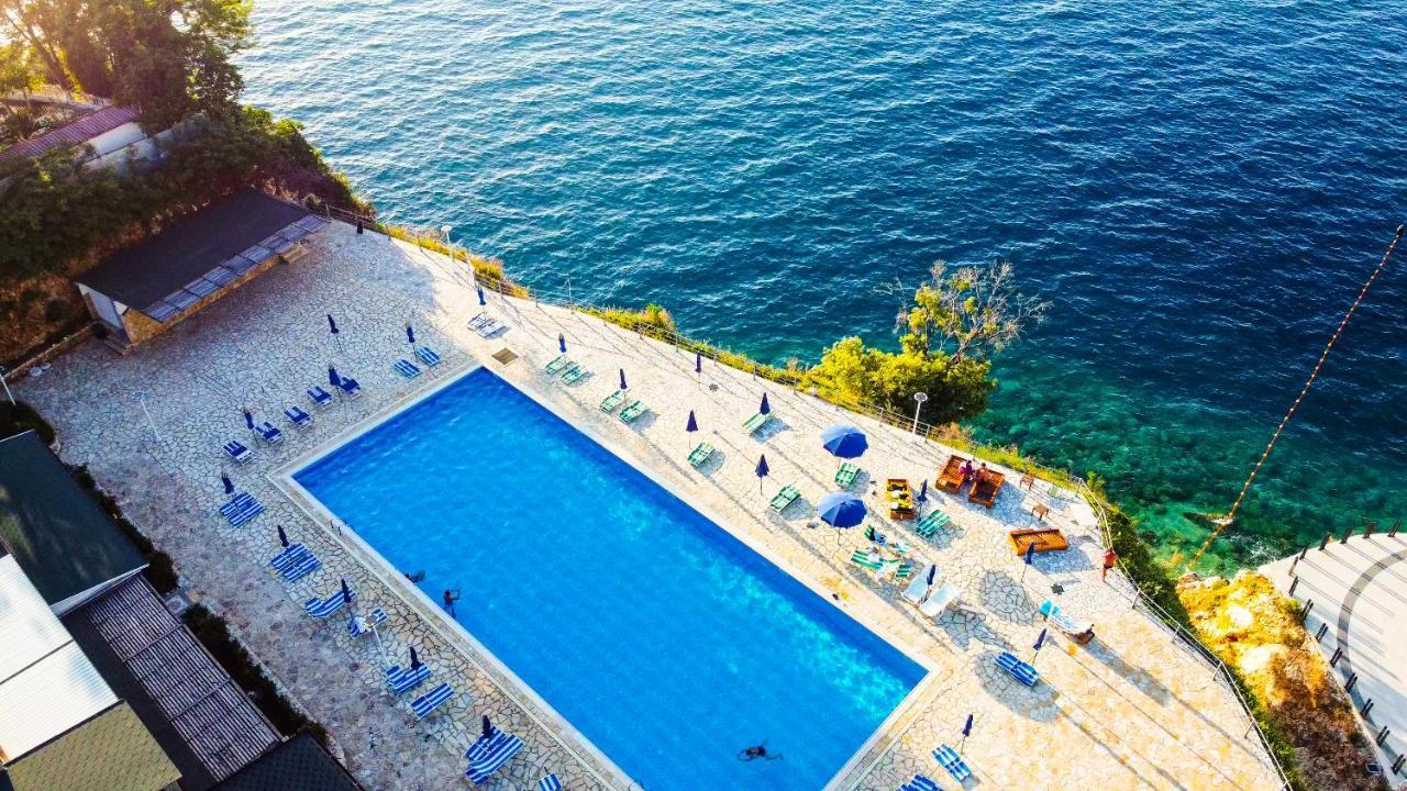 Villa Amos At Aquamarine Residence Vlore Exterior photo