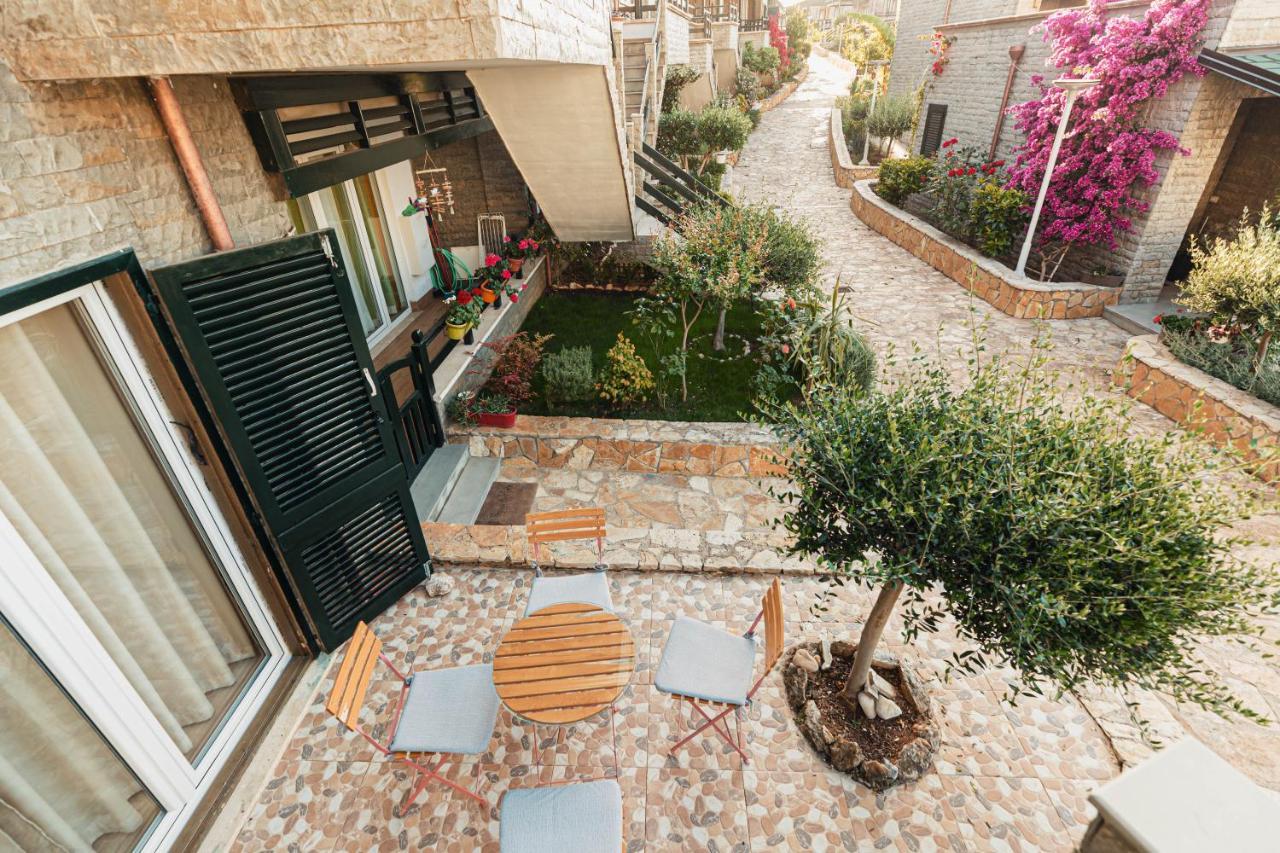 Villa Amos At Aquamarine Residence Vlore Exterior photo