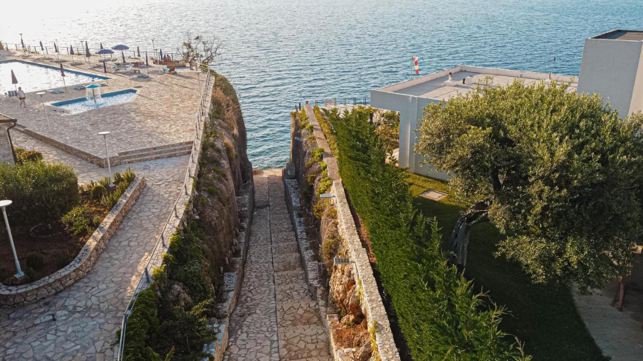 Villa Amos At Aquamarine Residence Vlore Exterior photo