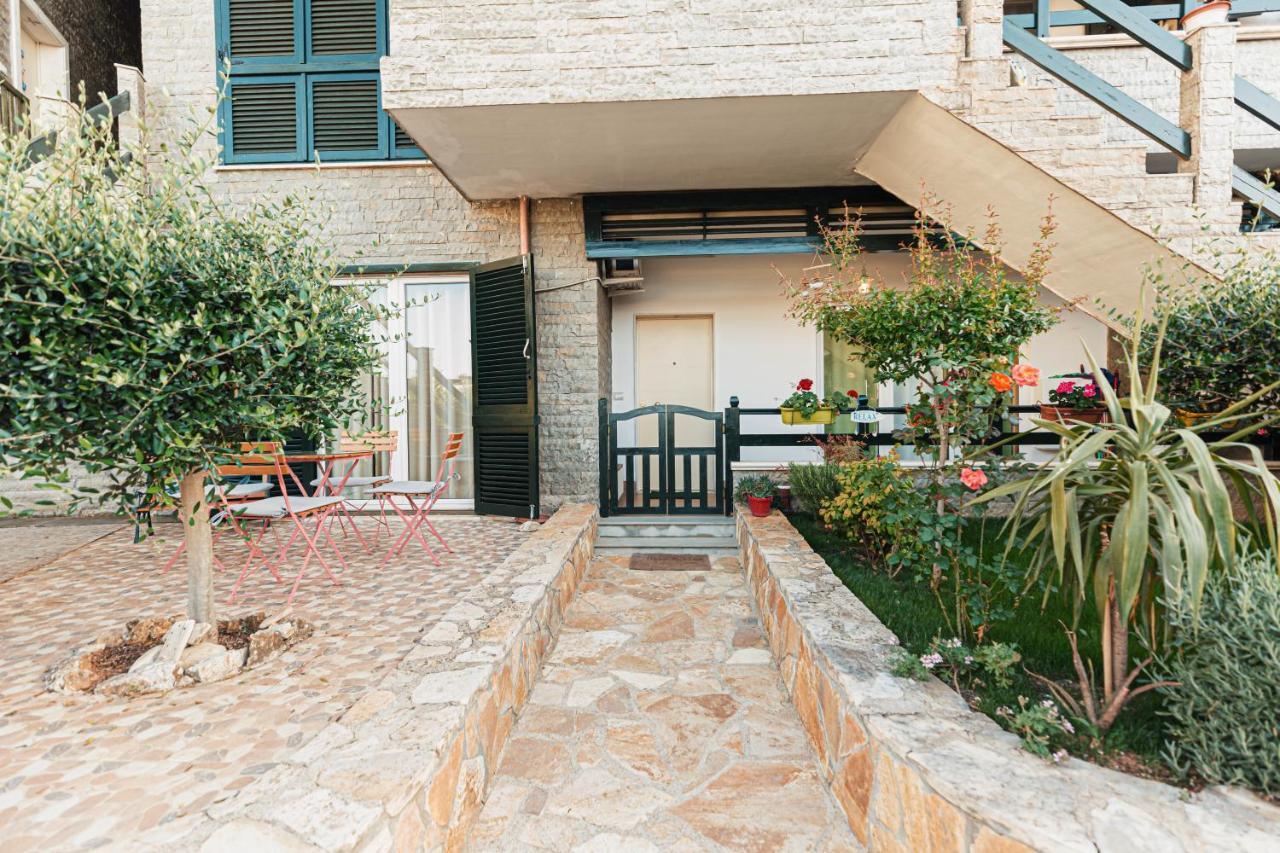 Villa Amos At Aquamarine Residence Vlore Exterior photo