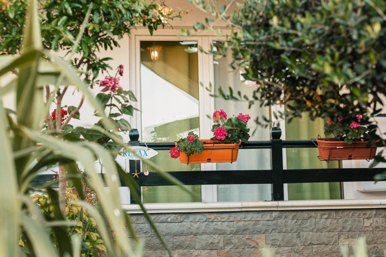 Villa Amos At Aquamarine Residence Vlore Exterior photo